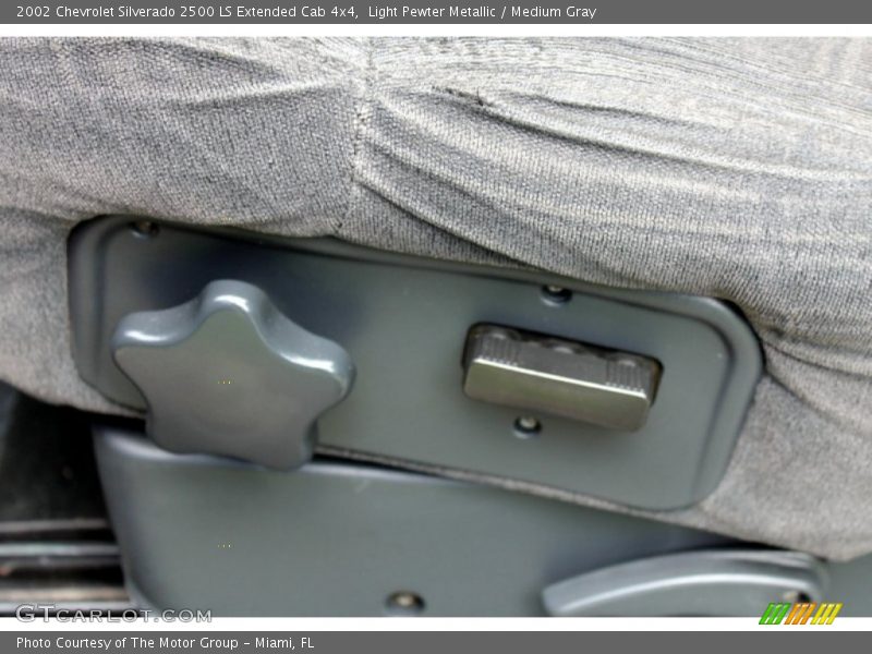 Light Pewter Metallic / Medium Gray 2002 Chevrolet Silverado 2500 LS Extended Cab 4x4