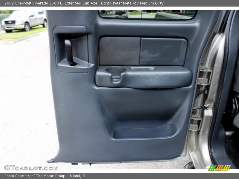 Light Pewter Metallic / Medium Gray 2002 Chevrolet Silverado 2500 LS Extended Cab 4x4
