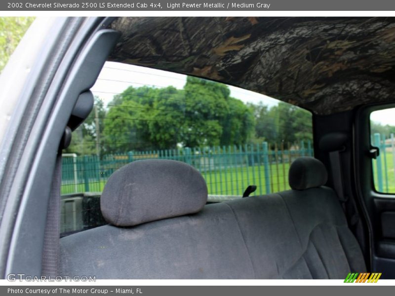 Light Pewter Metallic / Medium Gray 2002 Chevrolet Silverado 2500 LS Extended Cab 4x4