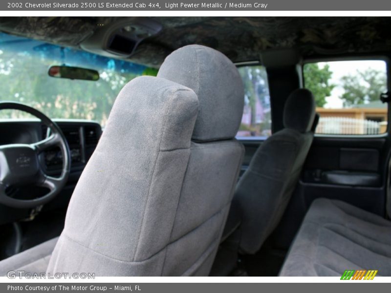 Light Pewter Metallic / Medium Gray 2002 Chevrolet Silverado 2500 LS Extended Cab 4x4