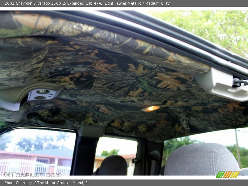 Light Pewter Metallic / Medium Gray 2002 Chevrolet Silverado 2500 LS Extended Cab 4x4