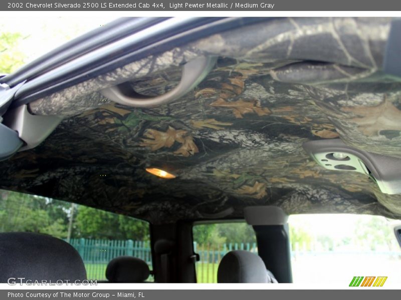 Light Pewter Metallic / Medium Gray 2002 Chevrolet Silverado 2500 LS Extended Cab 4x4