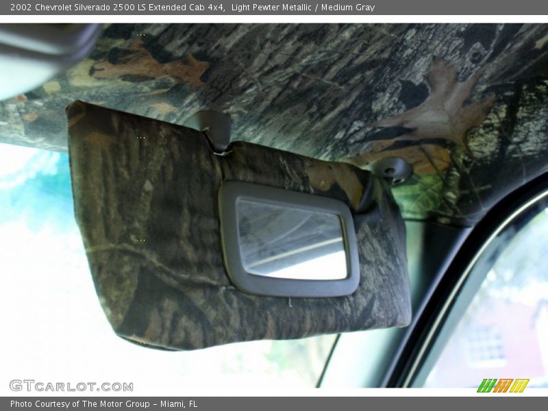 Light Pewter Metallic / Medium Gray 2002 Chevrolet Silverado 2500 LS Extended Cab 4x4