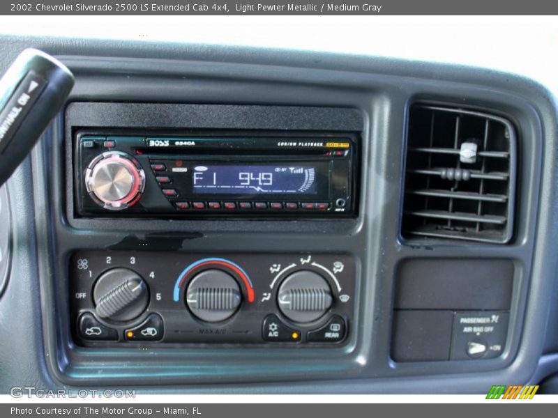 Light Pewter Metallic / Medium Gray 2002 Chevrolet Silverado 2500 LS Extended Cab 4x4