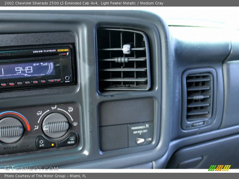 Light Pewter Metallic / Medium Gray 2002 Chevrolet Silverado 2500 LS Extended Cab 4x4