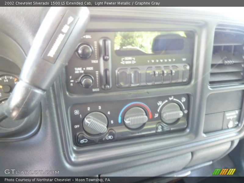 Controls of 2002 Silverado 1500 LS Extended Cab