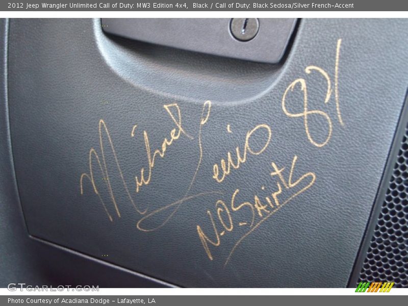 Black / Call of Duty: Black Sedosa/Silver French-Accent 2012 Jeep Wrangler Unlimited Call of Duty: MW3 Edition 4x4