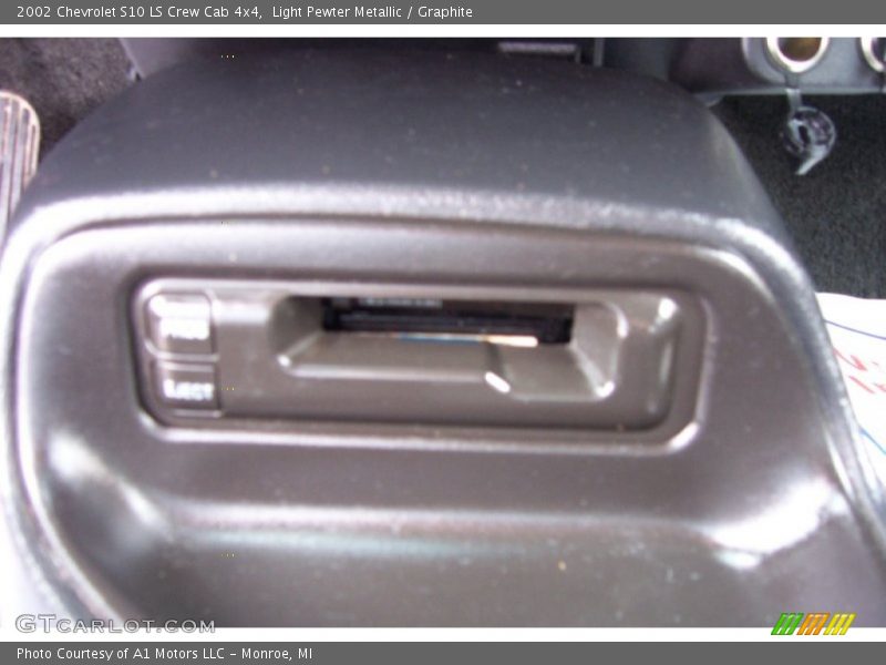 Light Pewter Metallic / Graphite 2002 Chevrolet S10 LS Crew Cab 4x4