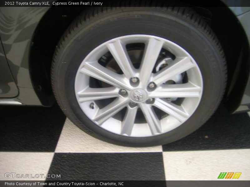 Cypress Green Pearl / Ivory 2012 Toyota Camry XLE