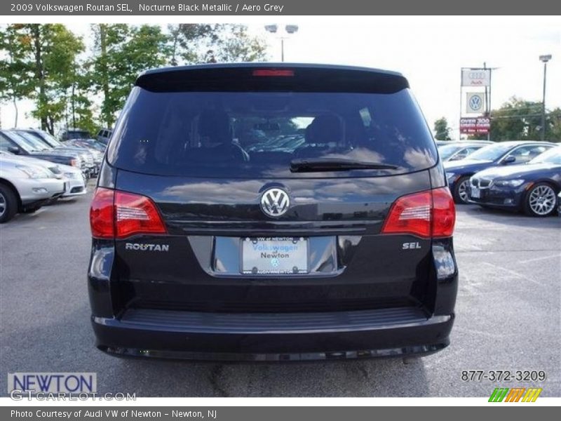 Nocturne Black Metallic / Aero Grey 2009 Volkswagen Routan SEL