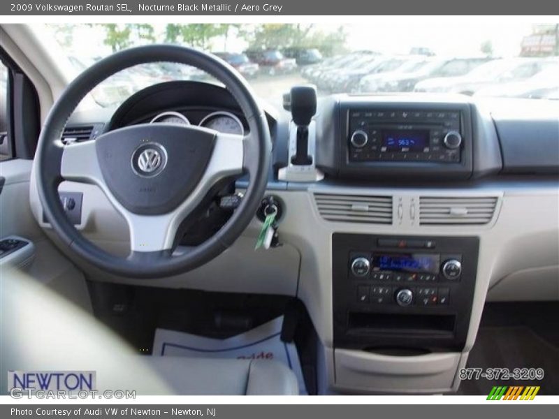 Nocturne Black Metallic / Aero Grey 2009 Volkswagen Routan SEL