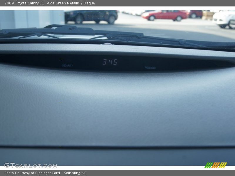 Aloe Green Metallic / Bisque 2009 Toyota Camry LE