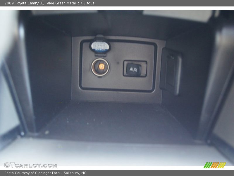 Aloe Green Metallic / Bisque 2009 Toyota Camry LE