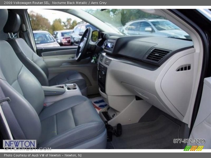 Nocturne Black Metallic / Aero Grey 2009 Volkswagen Routan SEL