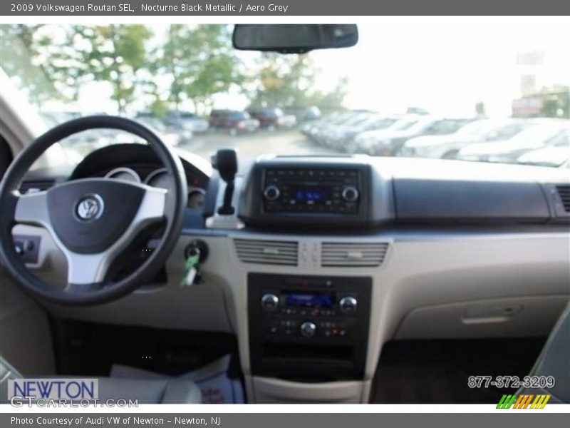 Nocturne Black Metallic / Aero Grey 2009 Volkswagen Routan SEL