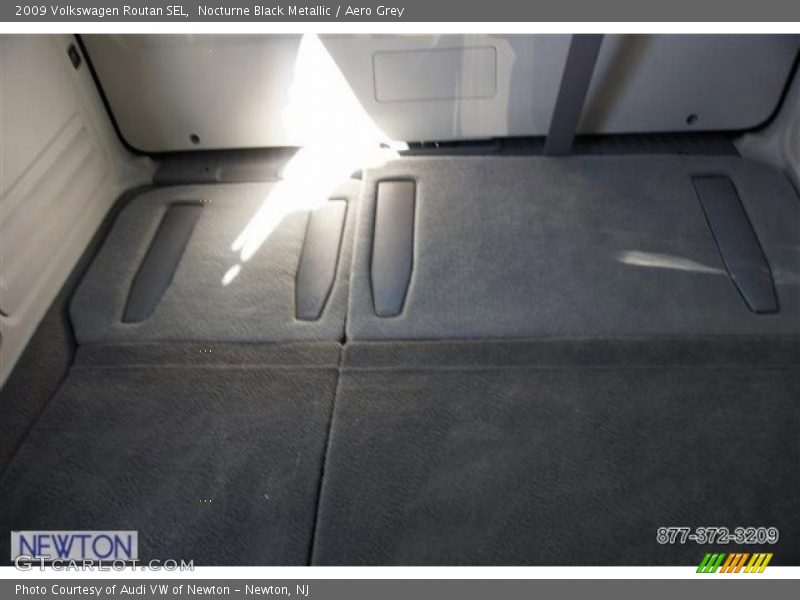 Nocturne Black Metallic / Aero Grey 2009 Volkswagen Routan SEL