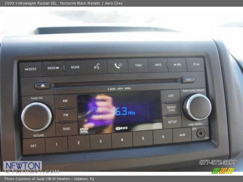 Nocturne Black Metallic / Aero Grey 2009 Volkswagen Routan SEL