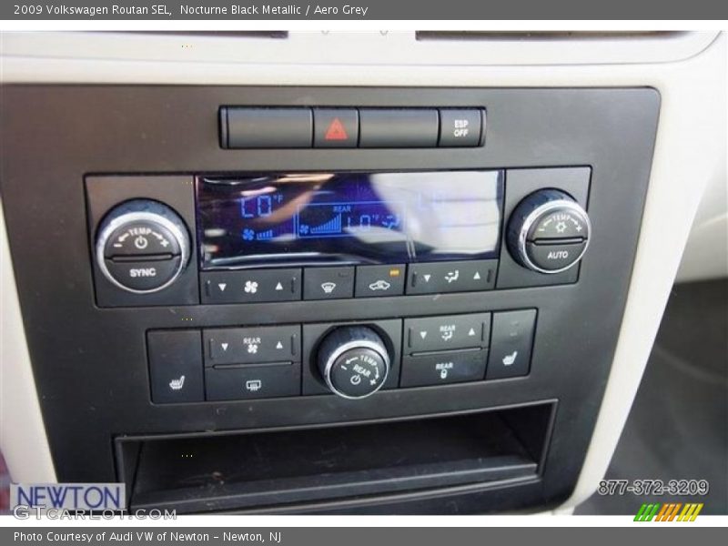 Nocturne Black Metallic / Aero Grey 2009 Volkswagen Routan SEL