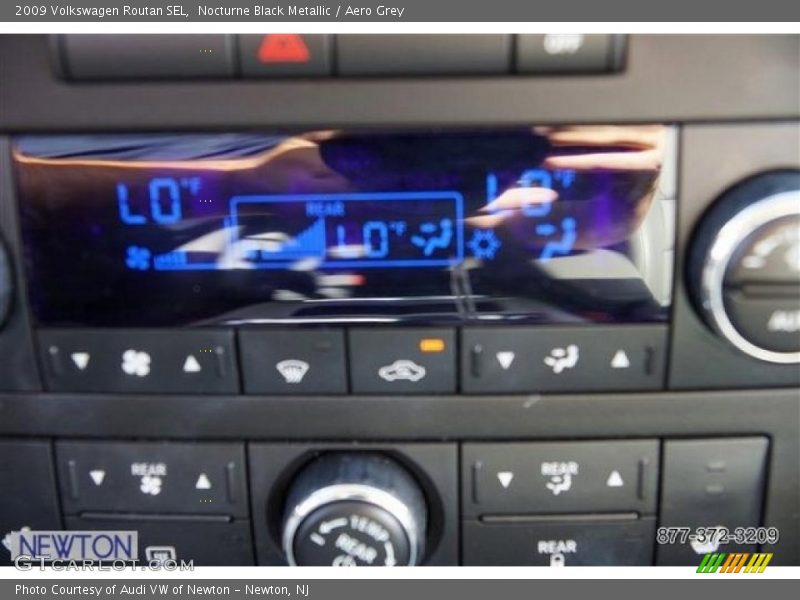 Nocturne Black Metallic / Aero Grey 2009 Volkswagen Routan SEL