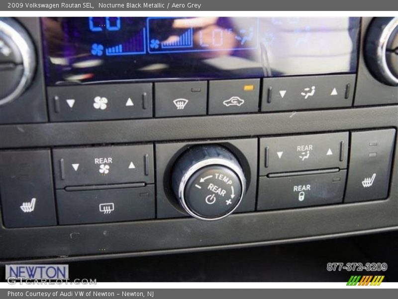 Nocturne Black Metallic / Aero Grey 2009 Volkswagen Routan SEL