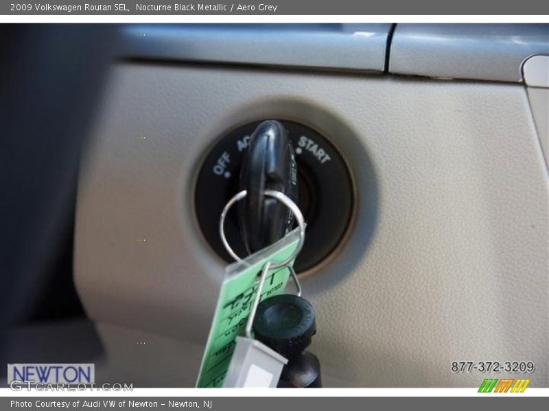 Nocturne Black Metallic / Aero Grey 2009 Volkswagen Routan SEL