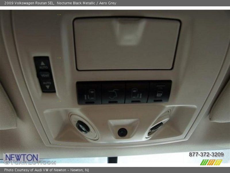 Nocturne Black Metallic / Aero Grey 2009 Volkswagen Routan SEL