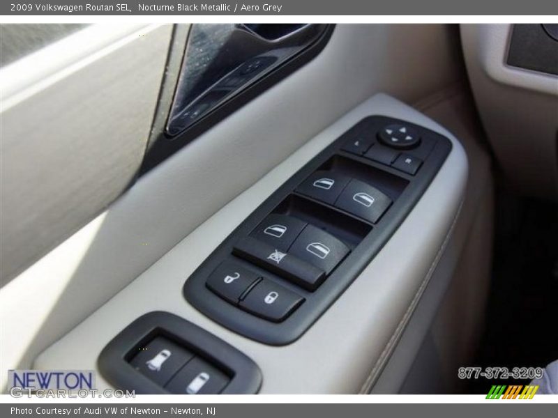 Nocturne Black Metallic / Aero Grey 2009 Volkswagen Routan SEL