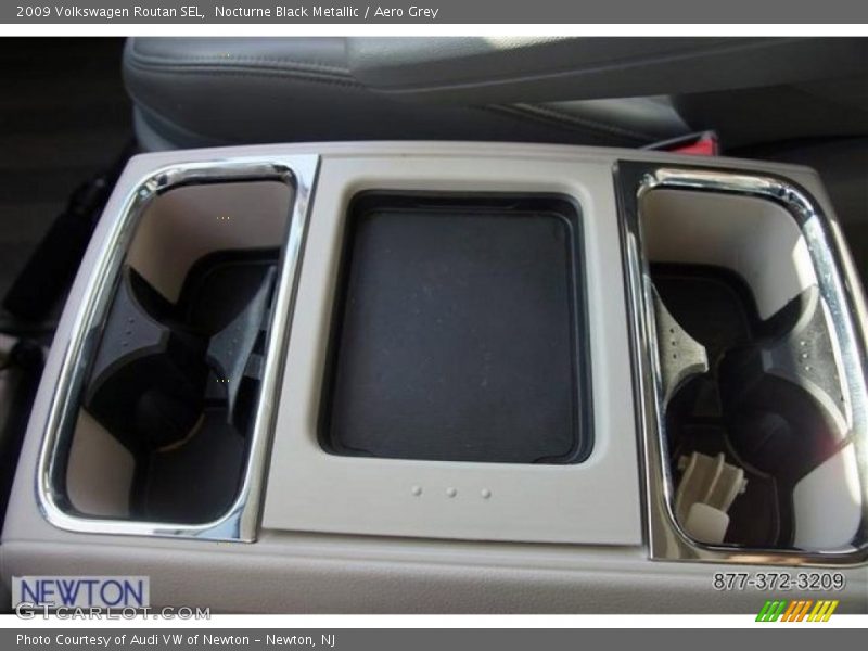 Nocturne Black Metallic / Aero Grey 2009 Volkswagen Routan SEL