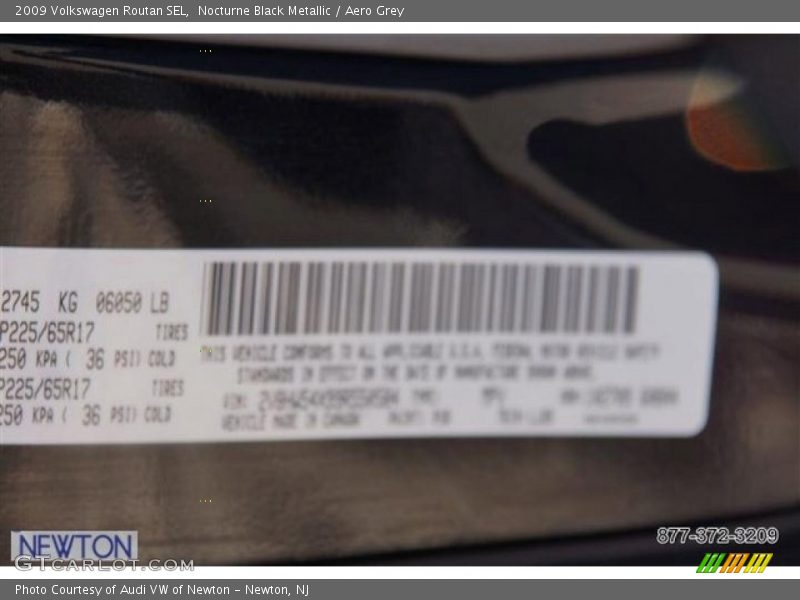 Nocturne Black Metallic / Aero Grey 2009 Volkswagen Routan SEL