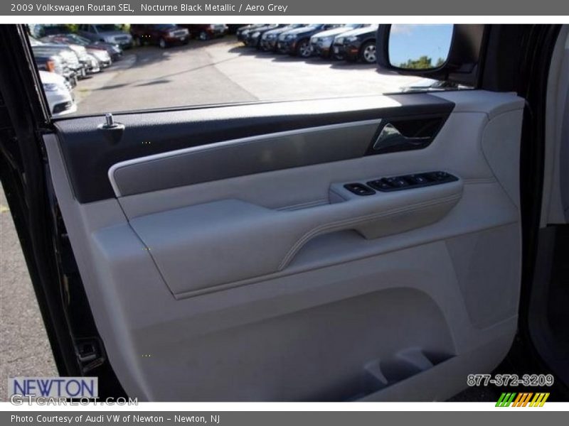 Nocturne Black Metallic / Aero Grey 2009 Volkswagen Routan SEL