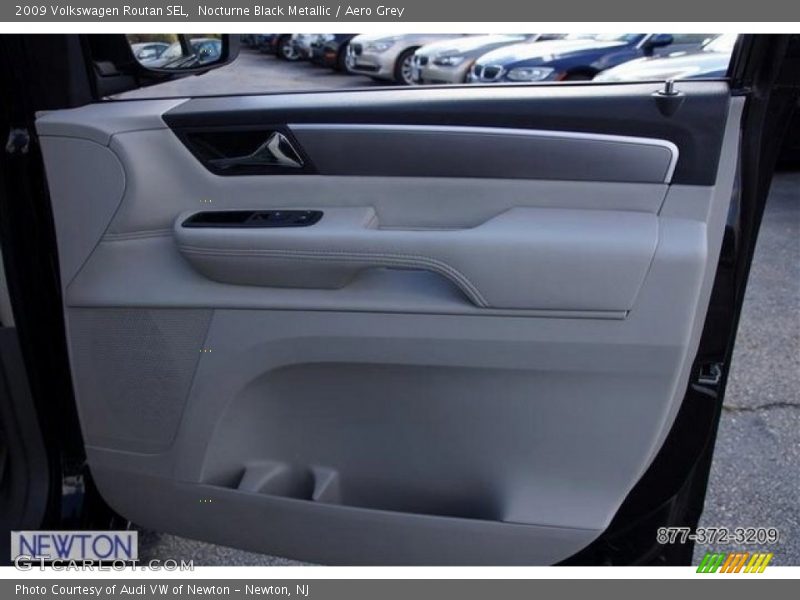 Nocturne Black Metallic / Aero Grey 2009 Volkswagen Routan SEL