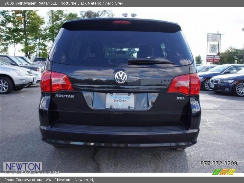 Nocturne Black Metallic / Aero Grey 2009 Volkswagen Routan SEL