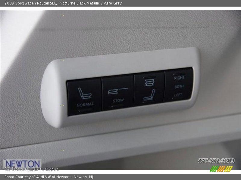 Nocturne Black Metallic / Aero Grey 2009 Volkswagen Routan SEL