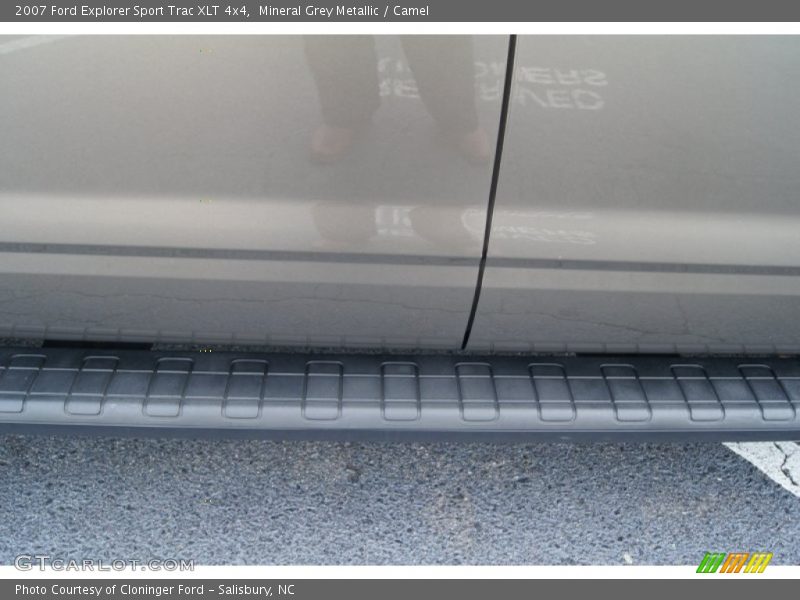 Mineral Grey Metallic / Camel 2007 Ford Explorer Sport Trac XLT 4x4