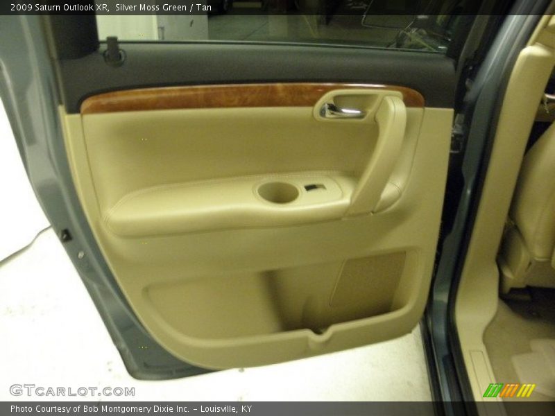 Silver Moss Green / Tan 2009 Saturn Outlook XR