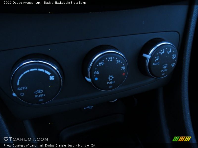 Black / Black/Light Frost Beige 2011 Dodge Avenger Lux