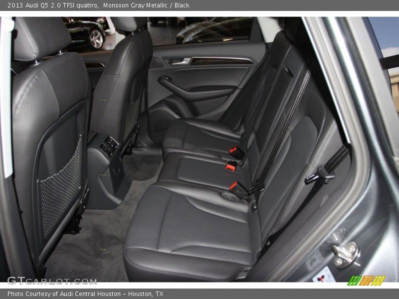 Rear Seat of 2013 Q5 2.0 TFSI quattro