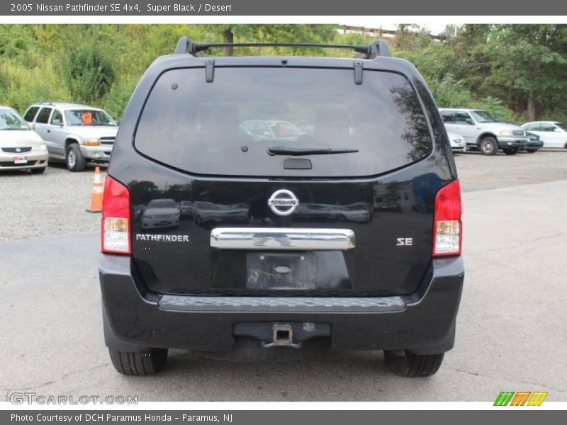 Super Black / Desert 2005 Nissan Pathfinder SE 4x4