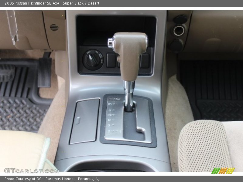 Super Black / Desert 2005 Nissan Pathfinder SE 4x4