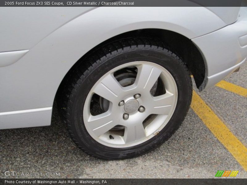 CD Silver Metallic / Charcoal/Charcoal 2005 Ford Focus ZX3 SES Coupe