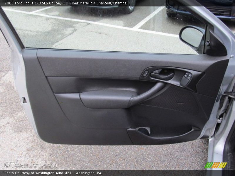 CD Silver Metallic / Charcoal/Charcoal 2005 Ford Focus ZX3 SES Coupe