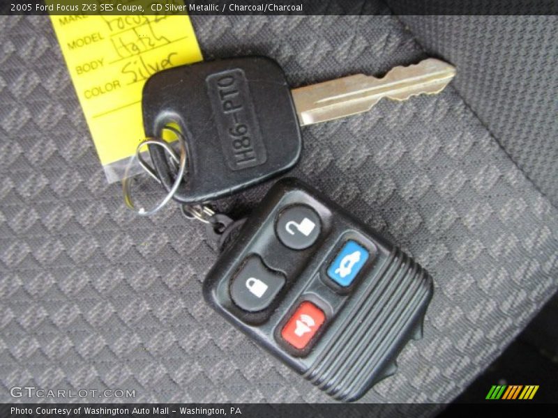 CD Silver Metallic / Charcoal/Charcoal 2005 Ford Focus ZX3 SES Coupe