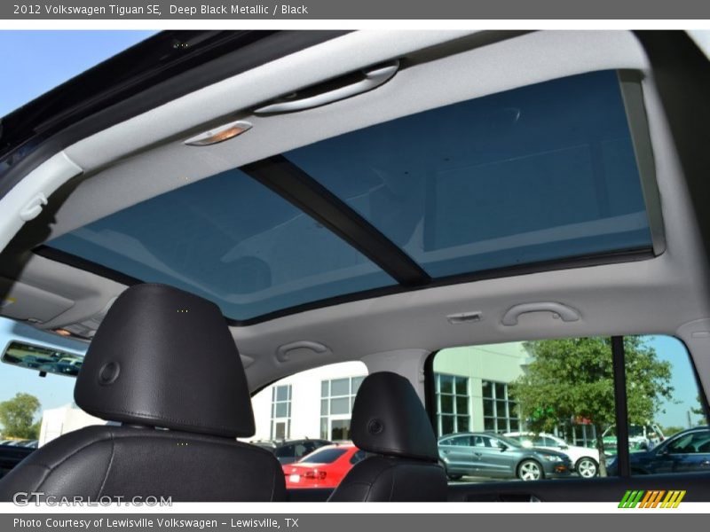 Deep Black Metallic / Black 2012 Volkswagen Tiguan SE