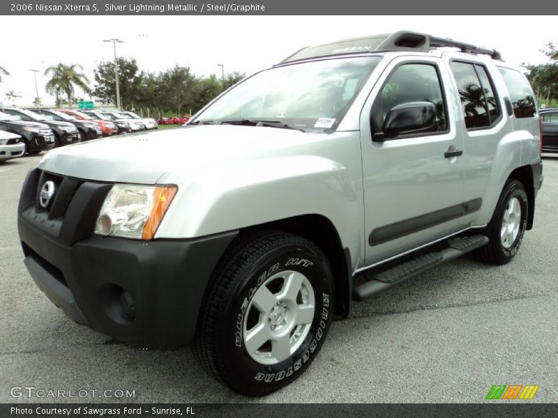 Front 3/4 View of 2006 Xterra S