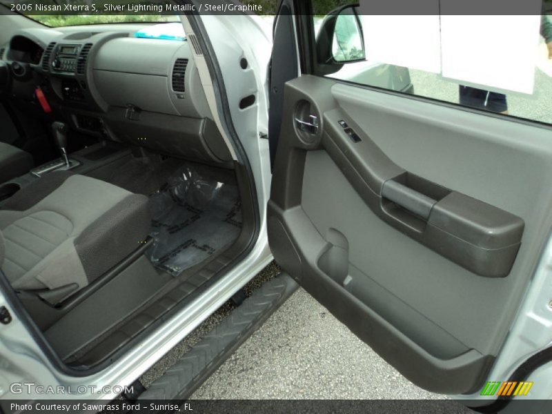 Silver Lightning Metallic / Steel/Graphite 2006 Nissan Xterra S