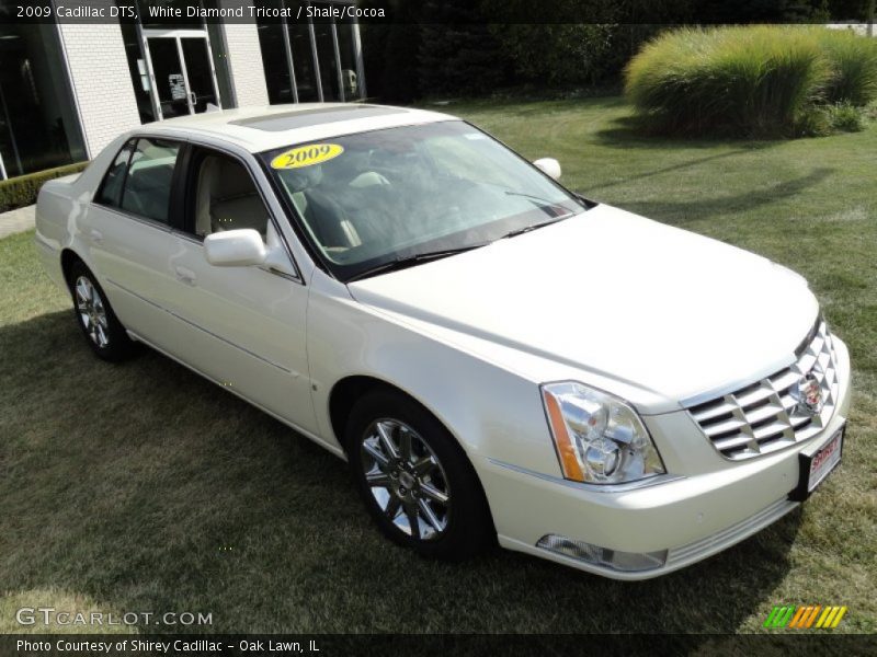 Front 3/4 View of 2009 DTS 