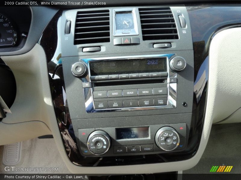 White Diamond Tricoat / Shale/Cocoa 2009 Cadillac DTS