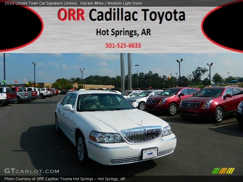 Vibrant White / Medium Light Stone 2010 Lincoln Town Car Signature Limited