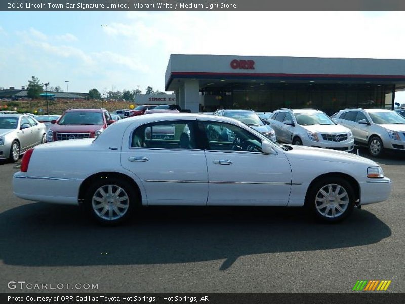Vibrant White / Medium Light Stone 2010 Lincoln Town Car Signature Limited