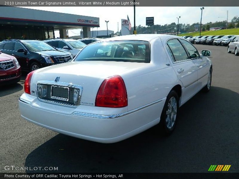 Vibrant White / Medium Light Stone 2010 Lincoln Town Car Signature Limited